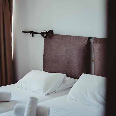 Ovis Hotel Apartments Айя Напа Екстериор снимка