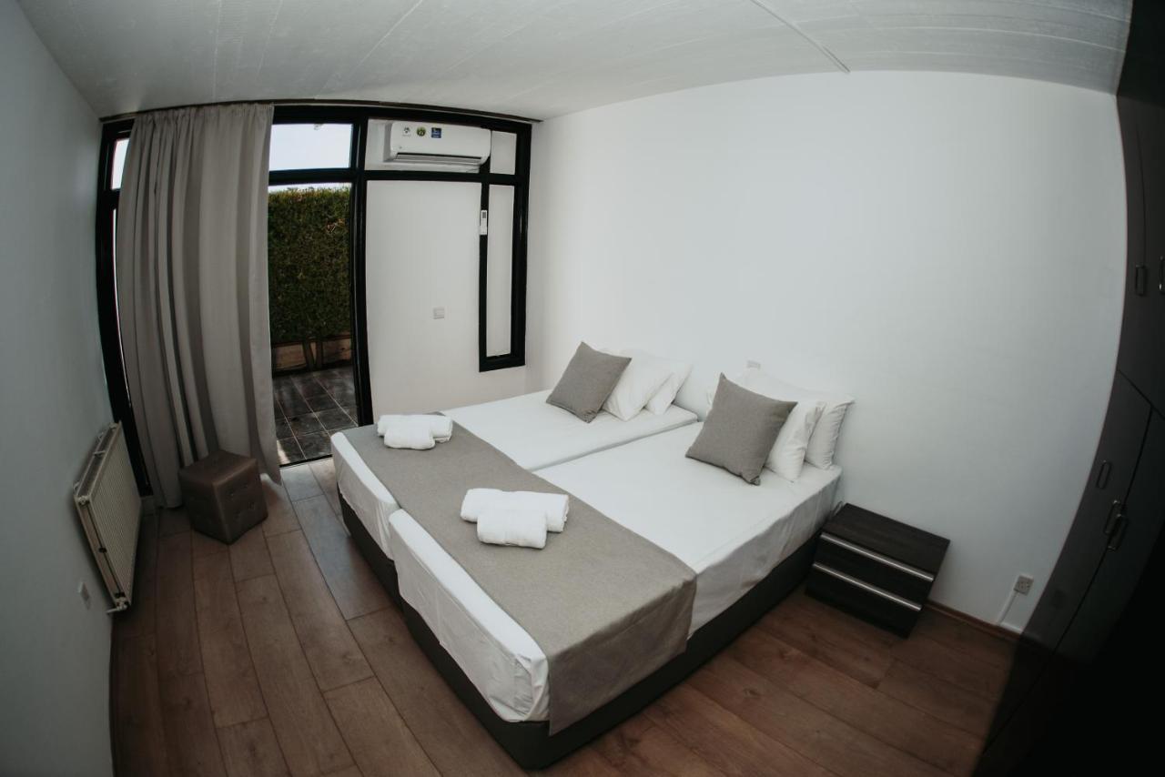 Ovis Hotel Apartments Айя Напа Екстериор снимка