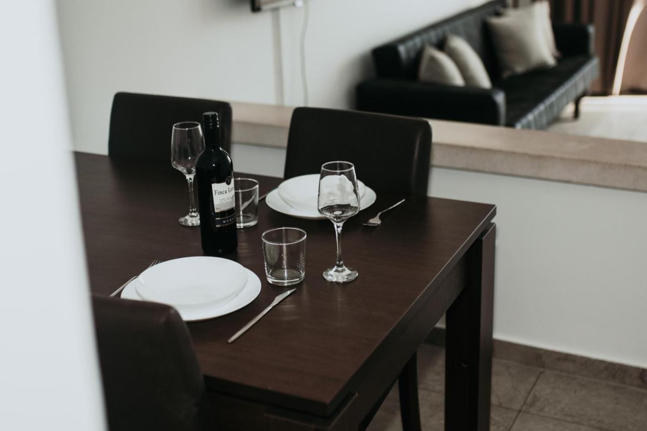 Ovis Hotel Apartments Айя Напа Екстериор снимка