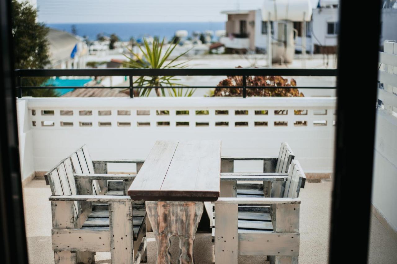 Ovis Hotel Apartments Айя Напа Екстериор снимка