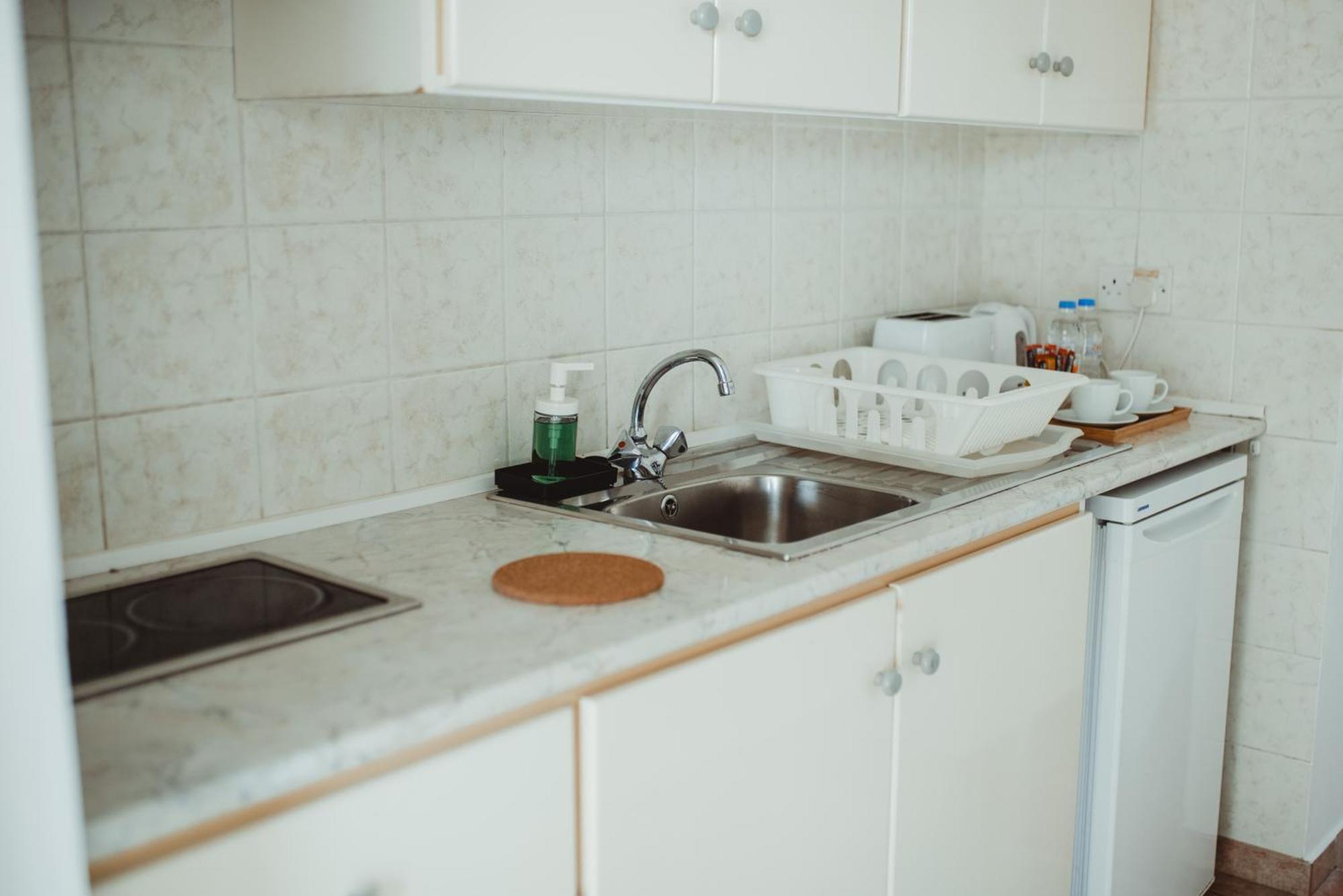 Ovis Hotel Apartments Айя Напа Екстериор снимка