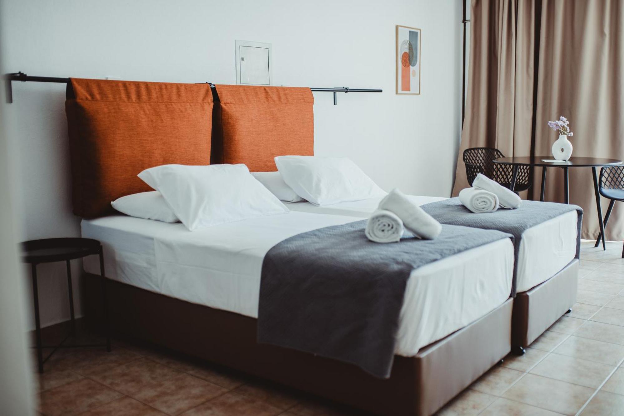 Ovis Hotel Apartments Айя Напа Екстериор снимка