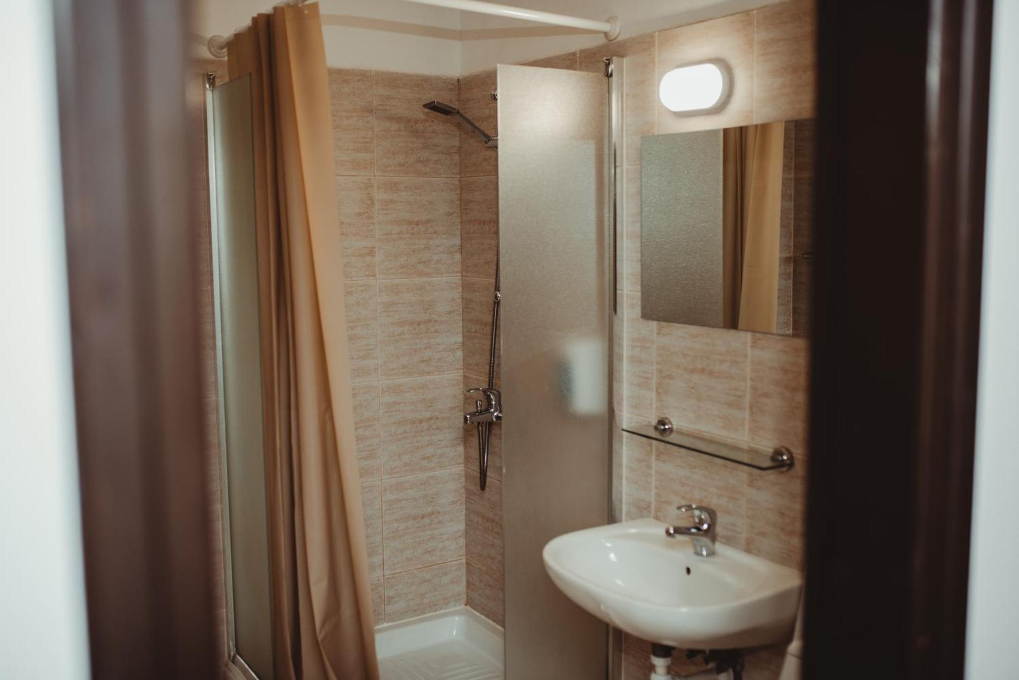 Ovis Hotel Apartments Айя Напа Екстериор снимка